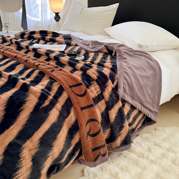 91家纺网 家纺一手货源 找家纺 锦润家纺 2025新款高克重多功能兔毛绒包边毛毯毯子 美拉德豹纹