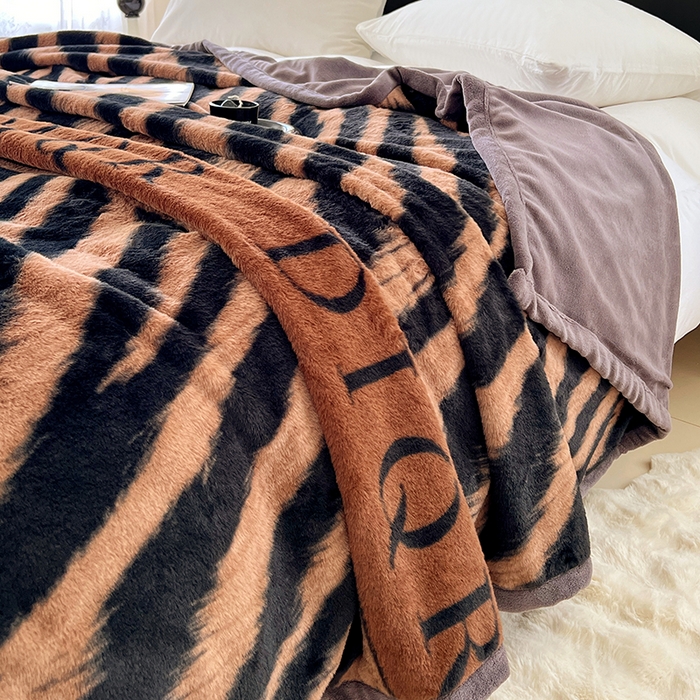 91家纺网 家纺一手货源 找家纺 锦润家纺 2025新款高克重多功能兔毛绒包边毛毯毯子 美拉德豹纹