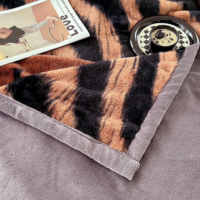 91家纺网 家纺一手货源 找家纺 锦润家纺 2025新款高克重多功能兔毛绒包边毛毯毯子 美拉德豹纹