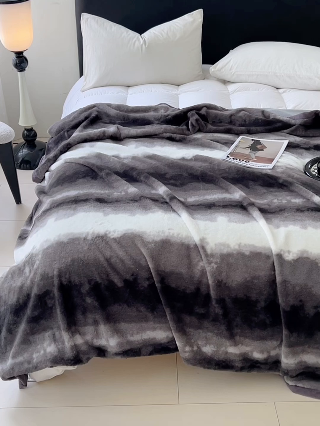 91家纺网 家纺一手货源 找家纺 锦润家纺 2025新款高克重多功能兔毛绒包边毛毯毯子 幽梦黑白