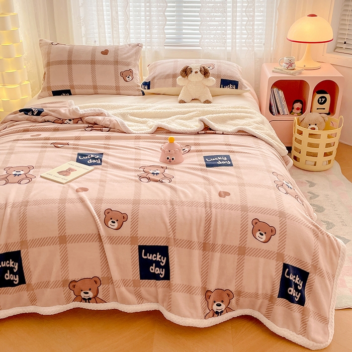 91家纺网 家纺一手货源 找家纺 锦润家纺 2025年新款牛奶绒羊羔绒AB版包边毛毯格子小熊