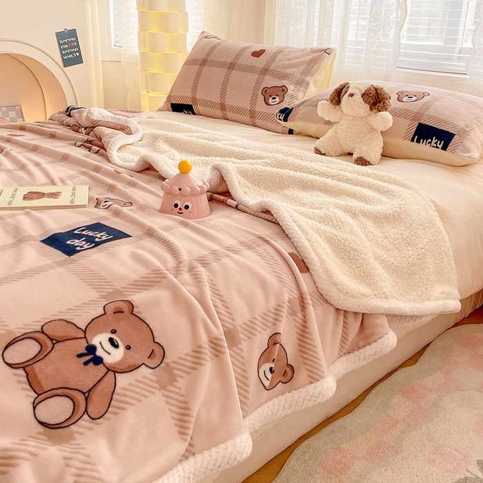 91家纺网 家纺一手货源 找家纺 锦润家纺 2025年新款牛奶绒羊羔绒AB版包边毛毯格子小熊