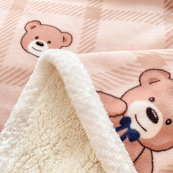 91家纺网 家纺一手货源 找家纺 锦润家纺 2025年新款牛奶绒羊羔绒AB版包边毛毯格子小熊