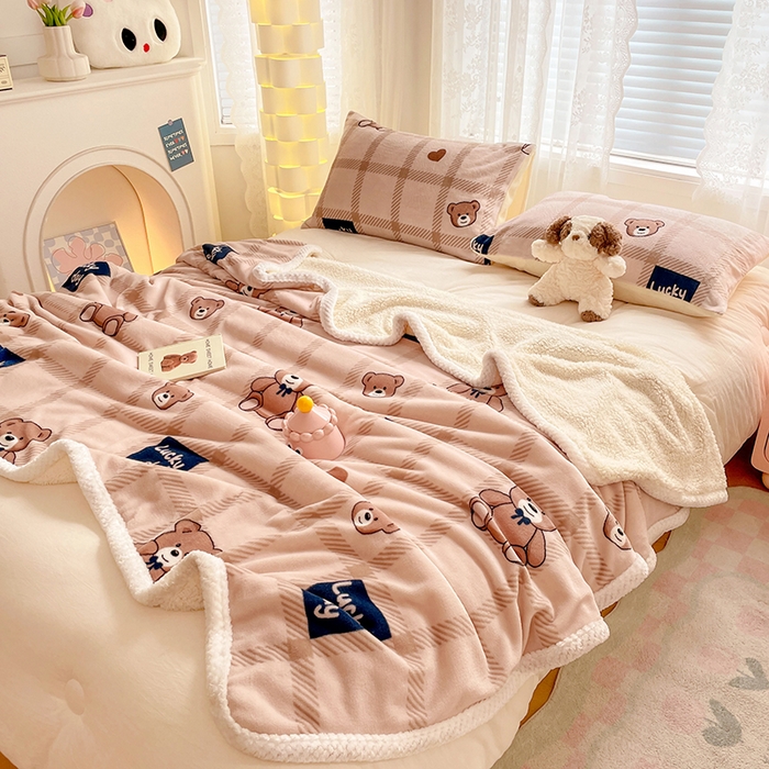 91家纺网 家纺一手货源 找家纺 锦润家纺 2025年新款牛奶绒羊羔绒AB版包边毛毯格子小熊