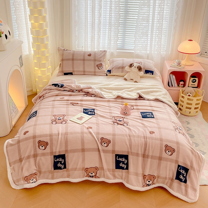 91家纺网 家纺一手货源 找家纺 锦润家纺 2025年新款牛奶绒羊羔绒AB版包边毛毯格子小熊