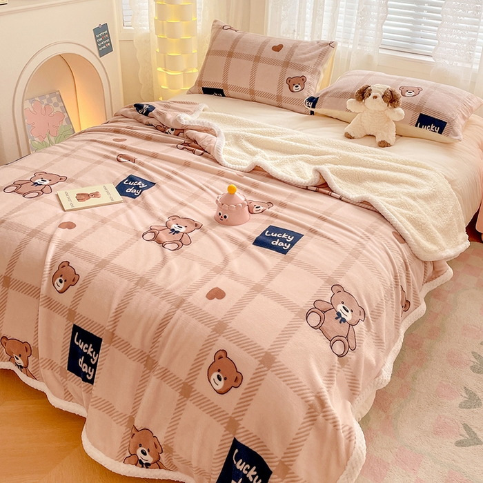 91家纺网 家纺一手货源 找家纺 锦润家纺 2025年新款牛奶绒羊羔绒AB版包边毛毯格子小熊