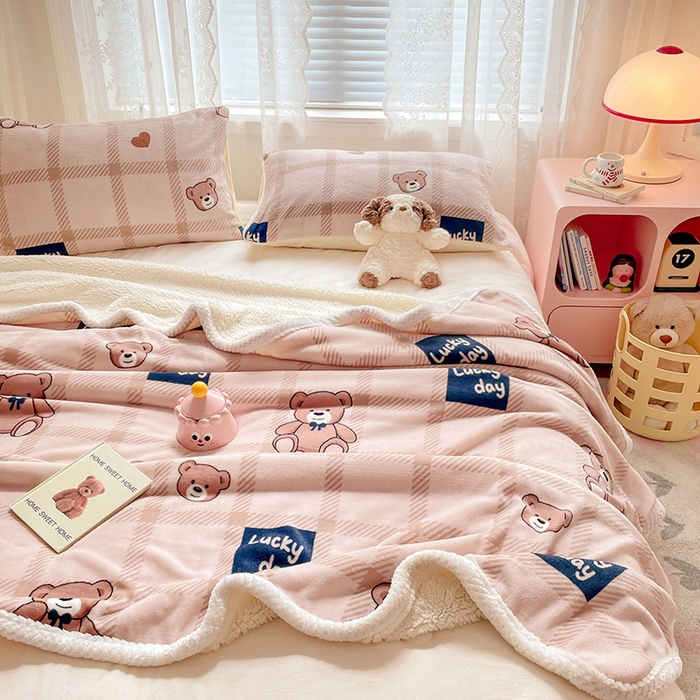 91家纺网 家纺一手货源 找家纺 锦润家纺 2025年新款牛奶绒羊羔绒AB版包边毛毯格子小熊