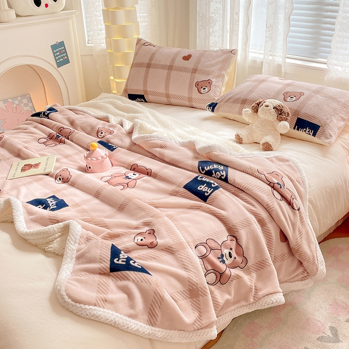 91家纺网 家纺一手货源 找家纺 锦润家纺 2025年新款牛奶绒羊羔绒AB版包边毛毯格子小熊