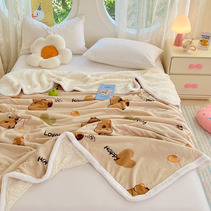 91家纺网 家纺一手货源 找家纺 锦润家纺 2025年新款牛奶绒羊羔绒AB版包边毛毯卡皮巴拉