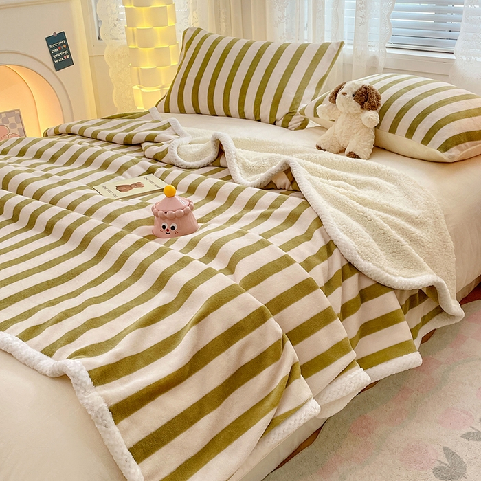 91家纺网 家纺一手货源 找家纺 锦润家纺 2025年新款牛奶绒羊羔绒AB版包边毛毯浅色绿条