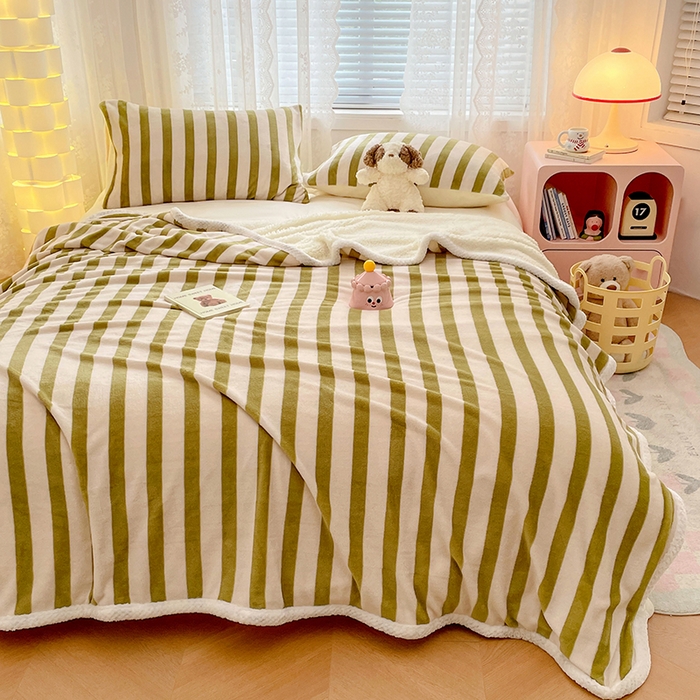 91家纺网 家纺一手货源 找家纺 锦润家纺 2025年新款牛奶绒羊羔绒AB版包边毛毯浅色绿条