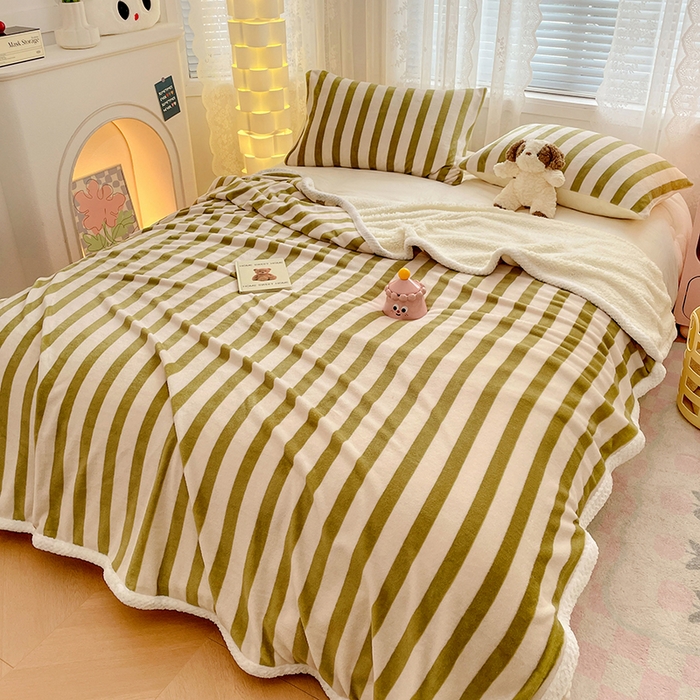 91家纺网 家纺一手货源 找家纺 锦润家纺 2025年新款牛奶绒羊羔绒AB版包边毛毯浅色绿条