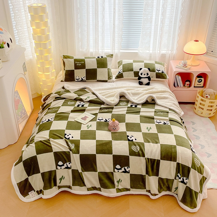 91家纺网 家纺一手货源 找家纺 锦润家纺 2025年新款牛奶绒羊羔绒AB版包边毛毯休闲熊猫