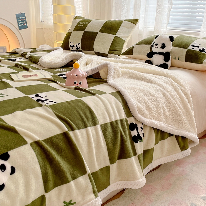 91家纺网 家纺一手货源 找家纺 锦润家纺 2025年新款牛奶绒羊羔绒AB版包边毛毯休闲熊猫