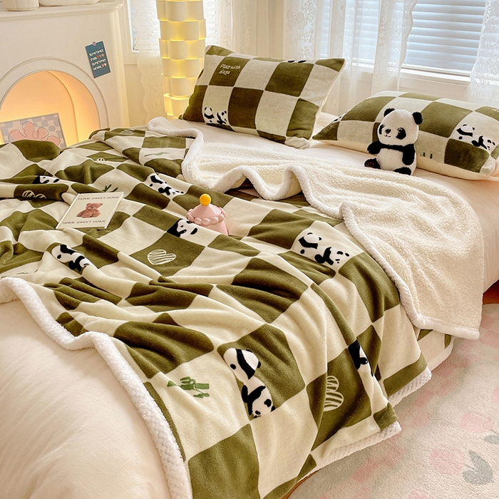 91家纺网 家纺一手货源 找家纺 锦润家纺 2025年新款牛奶绒羊羔绒AB版包边毛毯休闲熊猫