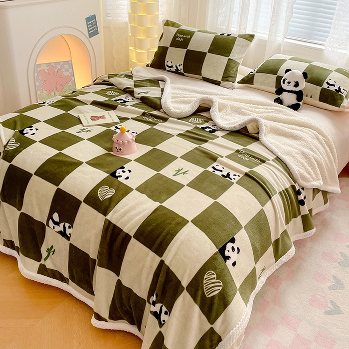 91家纺网 家纺一手货源 找家纺 锦润家纺 2025年新款牛奶绒羊羔绒AB版包边毛毯休闲熊猫