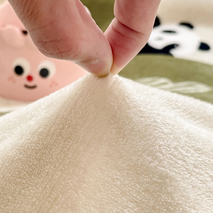 91家纺网 家纺一手货源 找家纺 锦润家纺 2025年新款牛奶绒羊羔绒AB版包边毛毯休闲熊猫