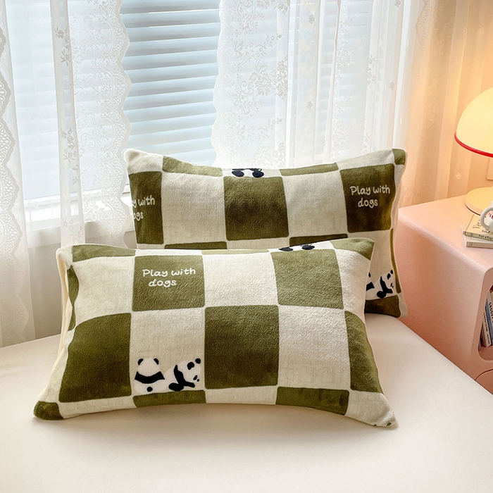 91家纺网 家纺一手货源 找家纺 锦润家纺 2025年新款牛奶绒羊羔绒AB版包边毛毯休闲熊猫