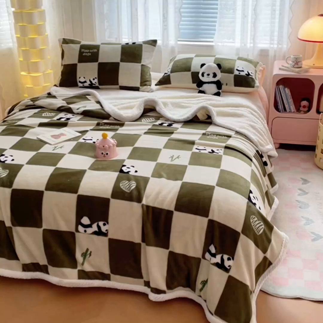 91家纺网 家纺一手货源 找家纺 锦润家纺 2025年新款牛奶绒羊羔绒AB版包边毛毯休闲熊猫