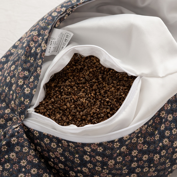 91家纺网 家纺一手货源 找家纺 萌番宝 2025新款春夏新款慵懒觉觉猫卡通荞麦枕 藏青色