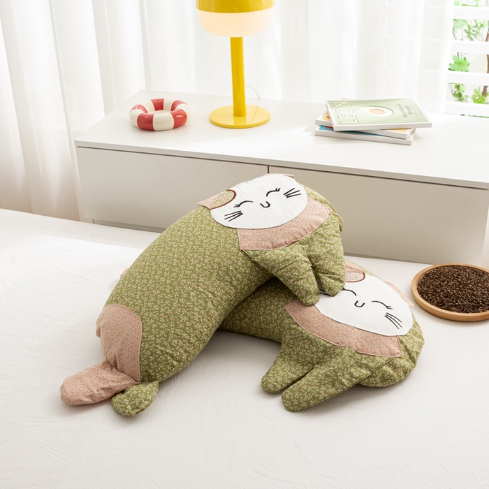 91家纺网 家纺一手货源 找家纺 萌番宝 2025新款春夏新款慵懒觉觉猫卡通荞麦枕 湖水绿