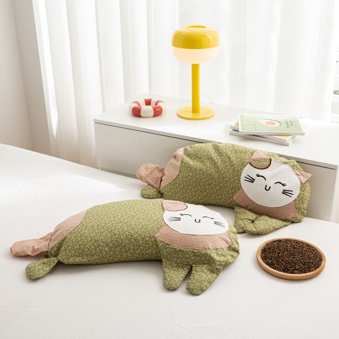 91家纺网 家纺一手货源 找家纺 萌番宝 2025新款春夏新款慵懒觉觉猫卡通荞麦枕 湖水绿