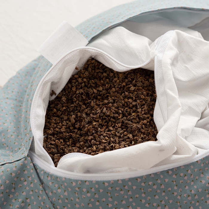 91家纺网 家纺一手货源 找家纺 萌番宝 2025新款春夏新款慵懒觉觉猫卡通荞麦枕 墨兰色