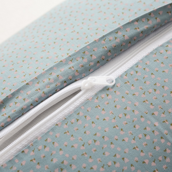 91家纺网 家纺一手货源 找家纺 萌番宝 2025新款春夏新款慵懒觉觉猫卡通荞麦枕 墨兰色