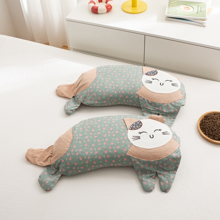 91家纺网 家纺一手货源 找家纺 萌番宝 2025新款春夏新款慵懒觉觉猫卡通荞麦枕 氧绿色