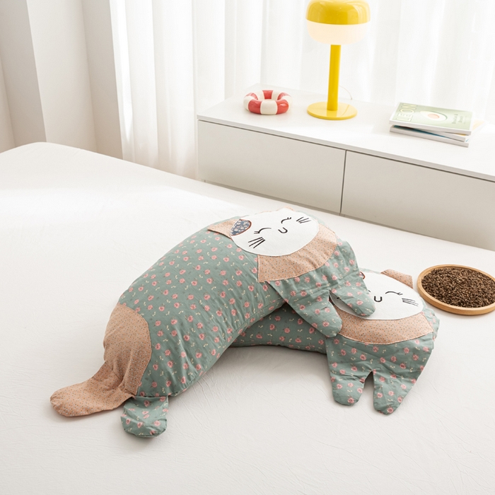 91家纺网 家纺一手货源 找家纺 萌番宝 2025新款春夏新款慵懒觉觉猫卡通荞麦枕 氧绿色