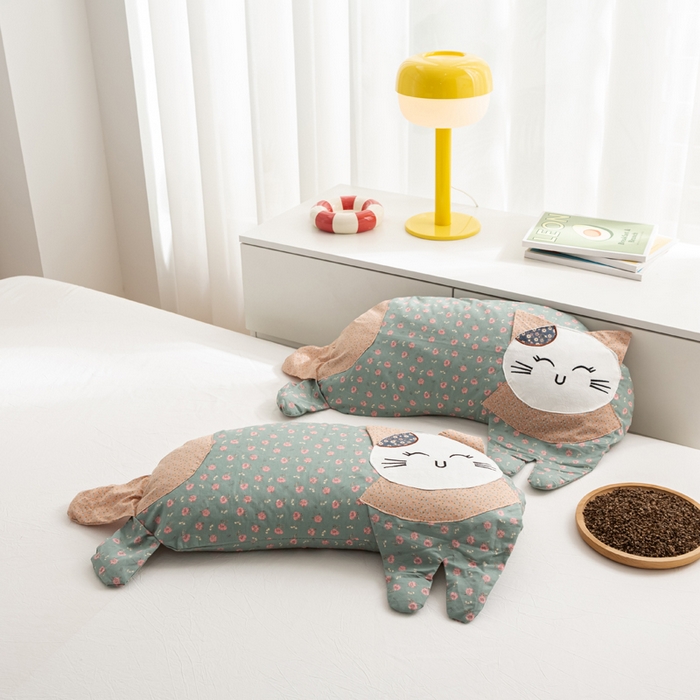 91家纺网 家纺一手货源 找家纺 萌番宝 2025新款春夏新款慵懒觉觉猫卡通荞麦枕 氧绿色