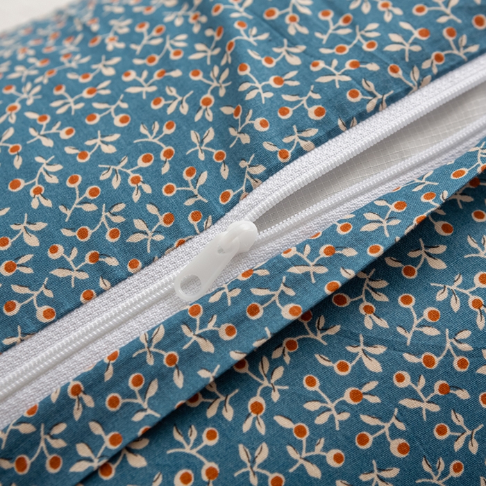 91家纺网 家纺一手货源 找家纺 萌番宝 2025新款春夏新款慵懒觉觉猫卡通荞麦枕 藻蓝色