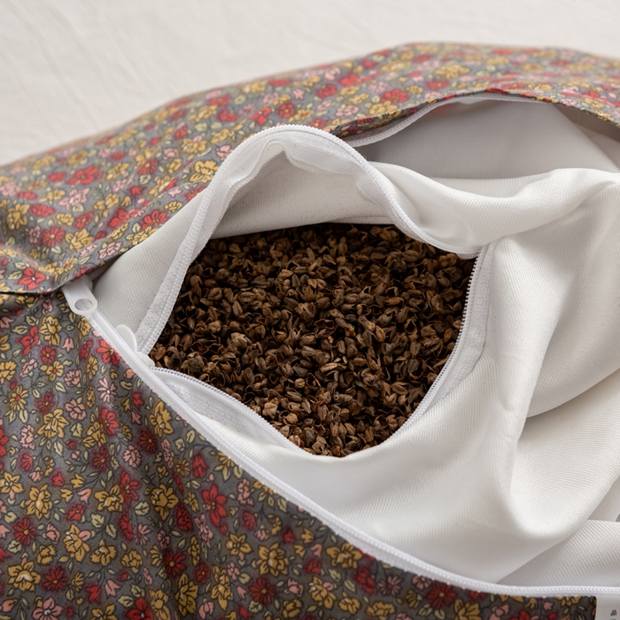 91家纺网 家纺一手货源 找家纺 萌番宝 2025新款春夏新款慵懒觉觉猫卡通荞麦枕 棕红色