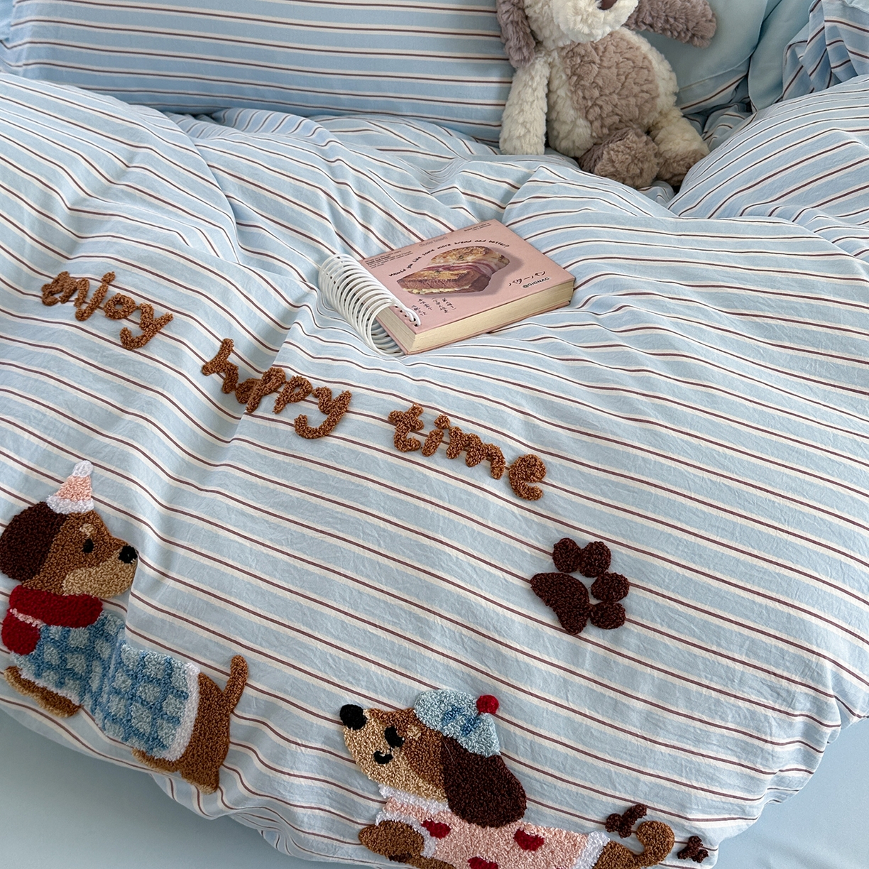 91家纺网 家纺一手货源 找家纺 优悦生活馆 2025新款水洗棉毛巾绣四件套-摩卡酱 摩卡酱-蓝色