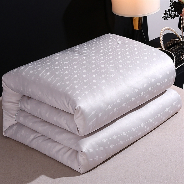 91家纺网 家纺一手货源 找家纺 恒鑫家纺 2025新款提花蚕丝被 高级灰