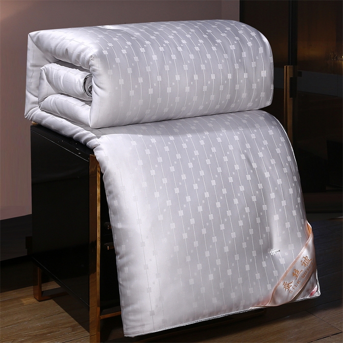 91家纺网 家纺一手货源 找家纺 恒鑫家纺 2025新款提花蚕丝被 高级灰