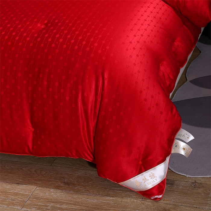 91家纺网 家纺一手货源 找家纺 恒鑫家纺 2025新款提花蚕丝被 婚庆红