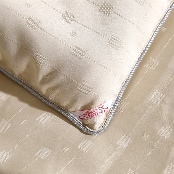 91家纺网 家纺一手货源 找家纺 恒鑫家纺 2025新款提花蚕丝被 香槟金