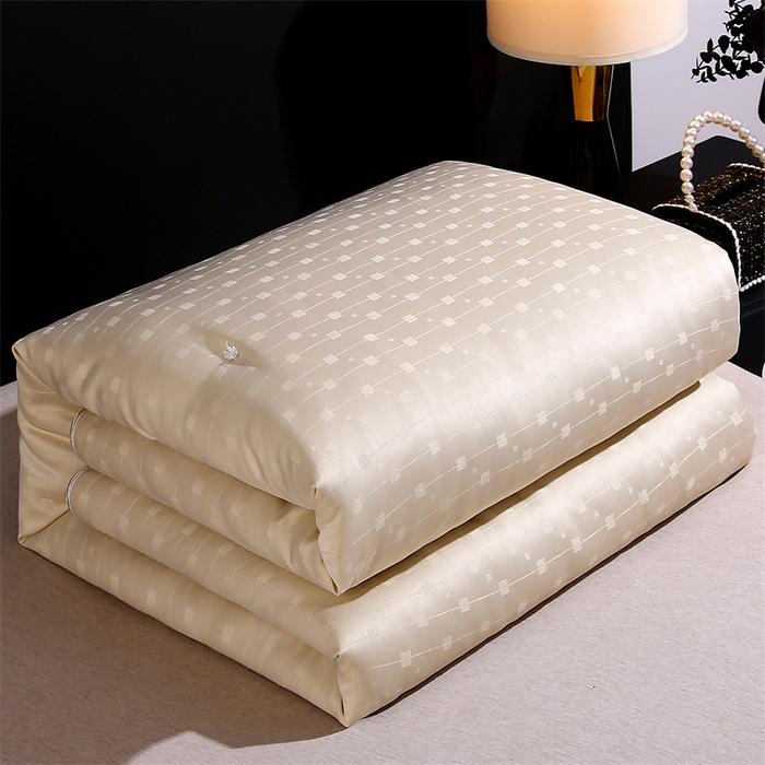 91家纺网 家纺一手货源 找家纺 恒鑫家纺 2025新款提花蚕丝被 香槟金