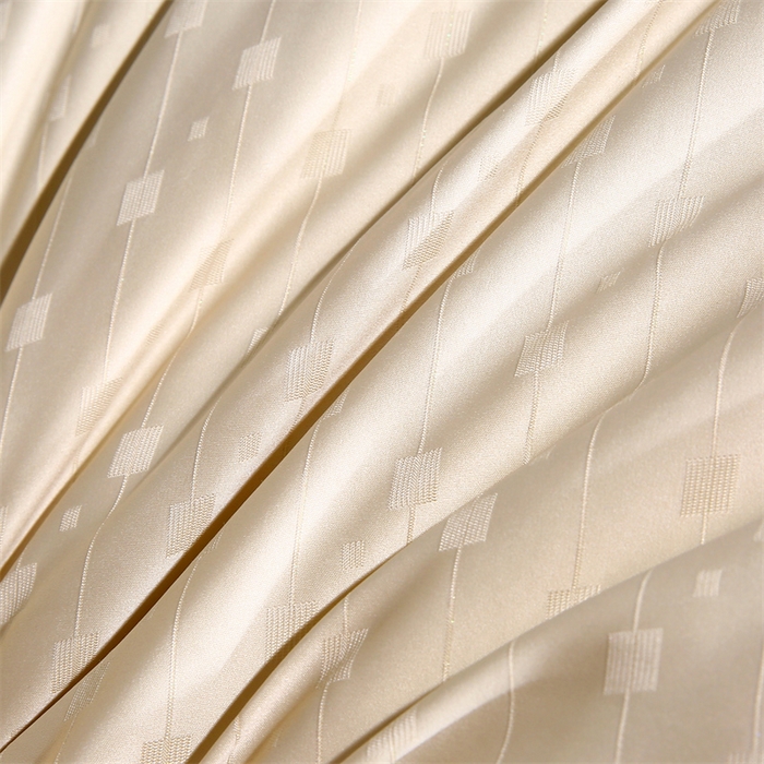 91家纺网 家纺一手货源 找家纺 恒鑫家纺 2025新款提花蚕丝被 香槟金