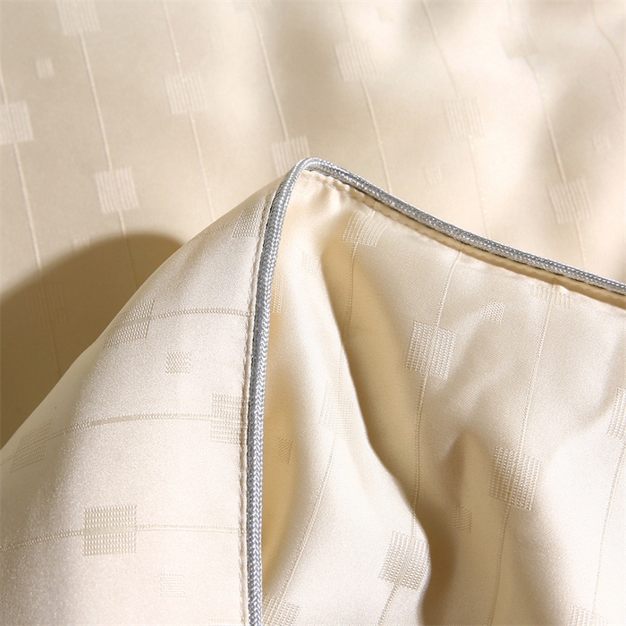 91家纺网 家纺一手货源 找家纺 恒鑫家纺 2025新款提花蚕丝被 香槟金