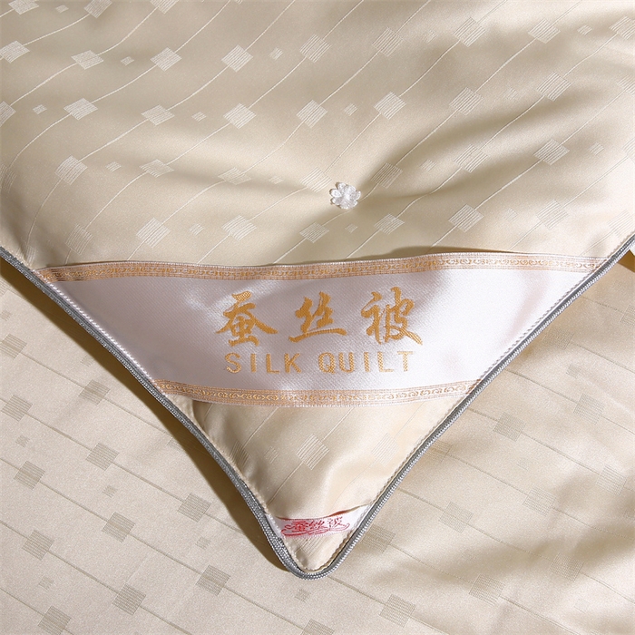 91家纺网 家纺一手货源 找家纺 恒鑫家纺 2025新款提花蚕丝被 香槟金