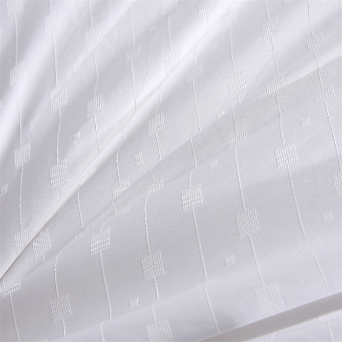 91家纺网 家纺一手货源 找家纺 恒鑫家纺 2025新款提花蚕丝被 月光白