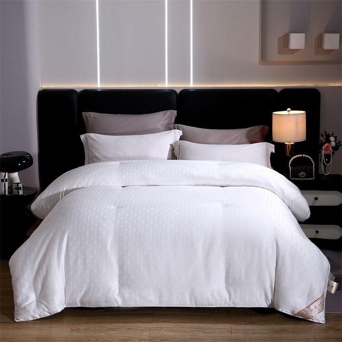 91家纺网 家纺一手货源 找家纺 恒鑫家纺 2025新款提花蚕丝被 月光白