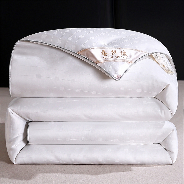 91家纺网 家纺一手货源 找家纺 恒鑫家纺 2025新款提花蚕丝被 月光白