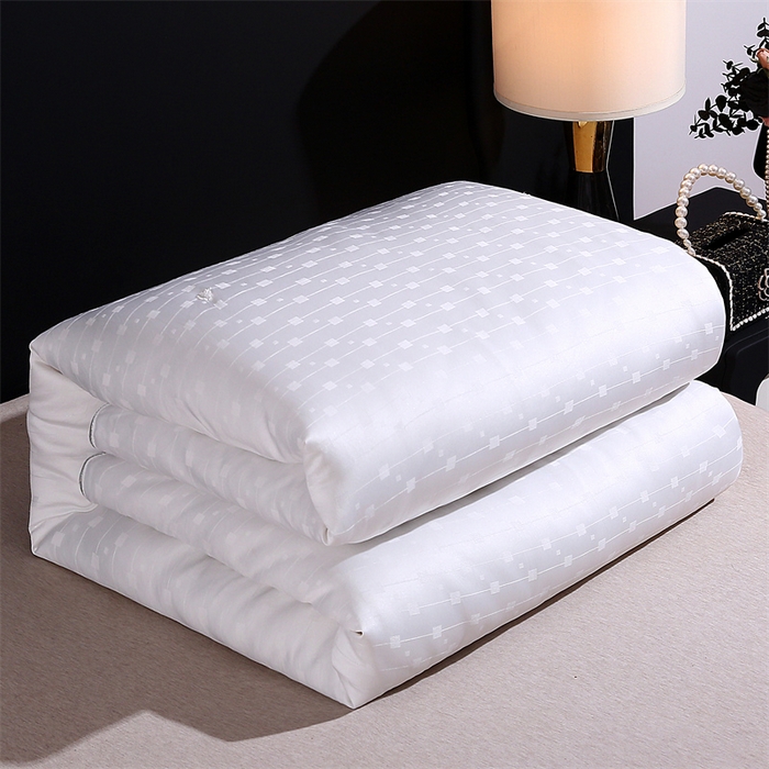 91家纺网 家纺一手货源 找家纺 恒鑫家纺 2025新款提花蚕丝被 月光白