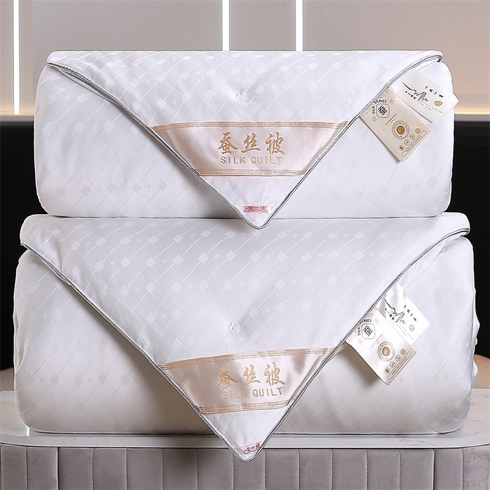 91家纺网 家纺一手货源 找家纺 恒鑫家纺 2025新款提花蚕丝被 月光白