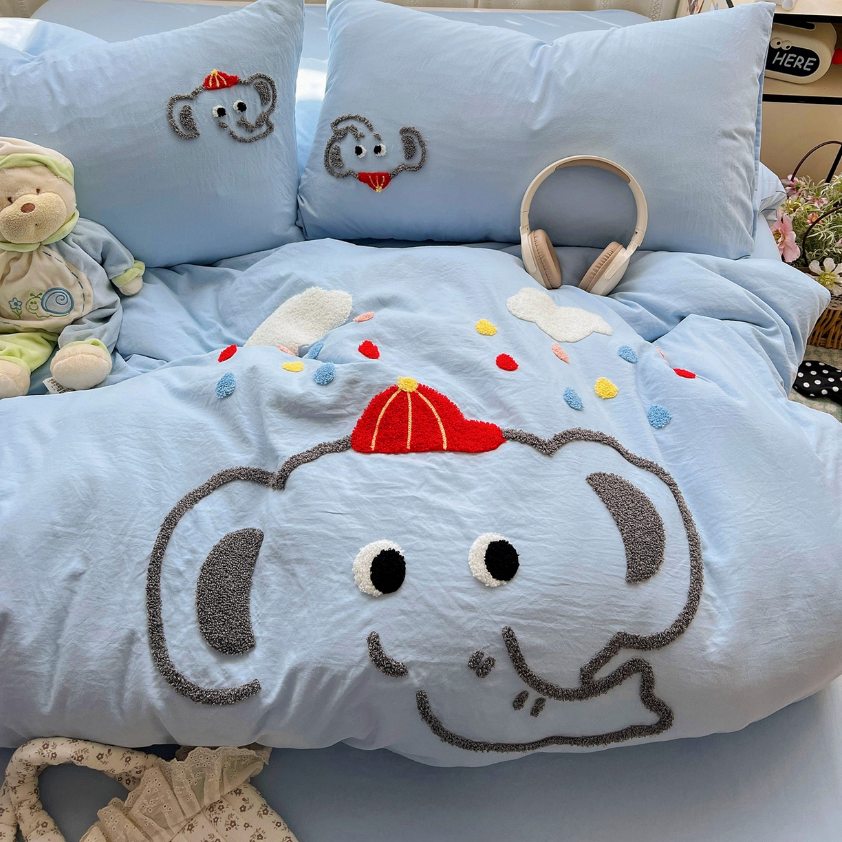 91家纺网 家纺一手货源 找家纺 凯洛奇 2025新款软糯水洗棉毛巾绣卡通四件套-奶油小象 奶油小象-蓝