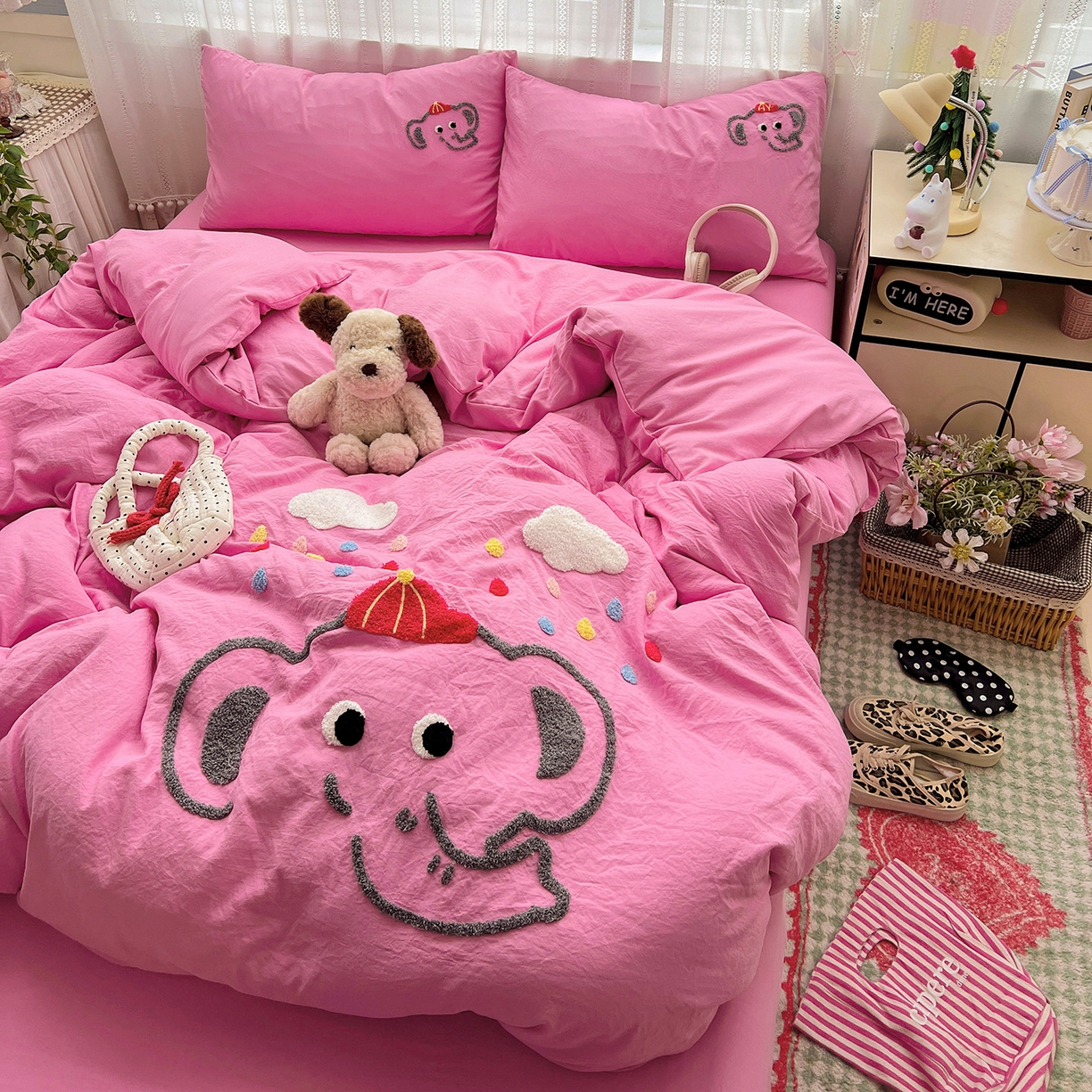 91家纺网 家纺一手货源 找家纺 凯洛奇 2025新款软糯水洗棉毛巾绣卡通四件套-奶油小象 奶油小象-玫红