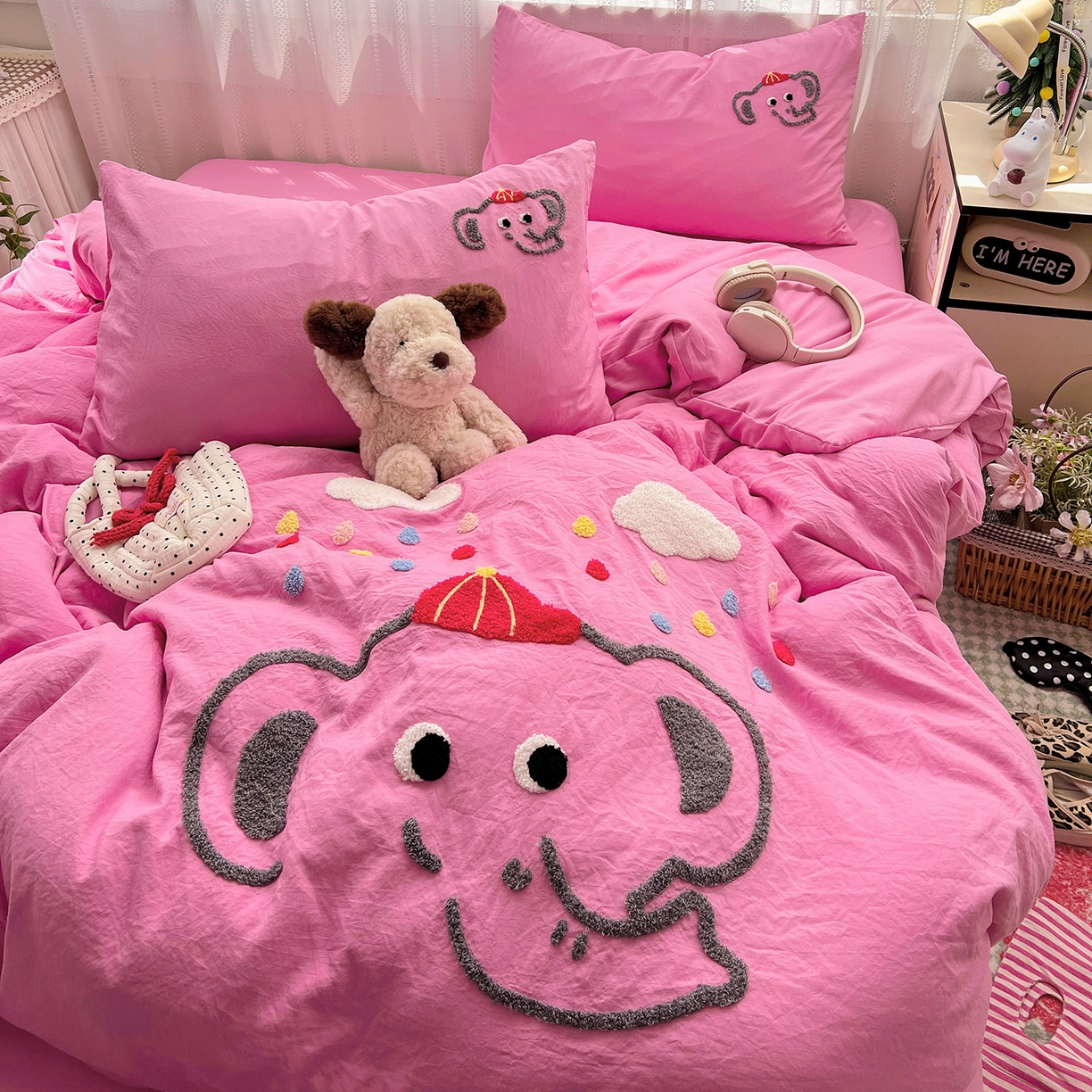 91家纺网 家纺一手货源 找家纺 凯洛奇 2025新款软糯水洗棉毛巾绣卡通四件套-奶油小象 奶油小象-玫红